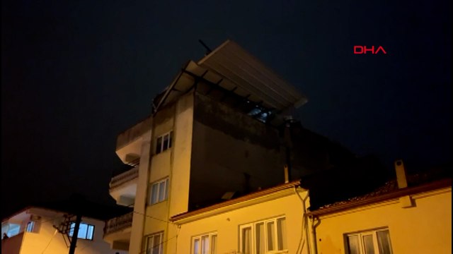 Aydın'da şiddetli fırtına çatıları uçurdu, ağaçları devirdi