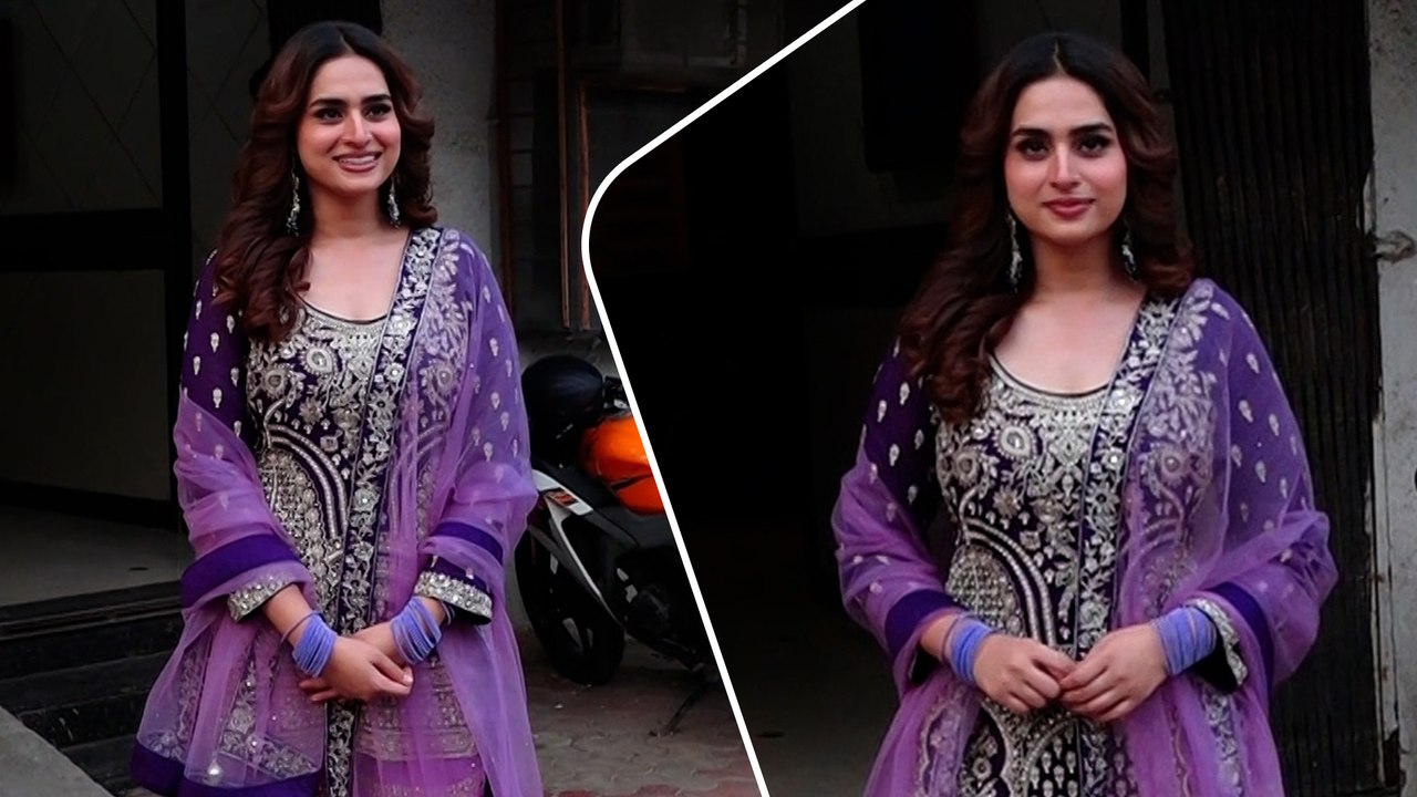 Bigg Boss Fame Ayesha Khan ने Paparazzi के साथ मनाई Eid, जमकर खिंचवाई फोटोज