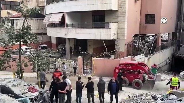 İsrail ordusundan Beyrut'un Dahiye bölgesinde bir evi bombaladı; 3 ölü, 7 yaralı
