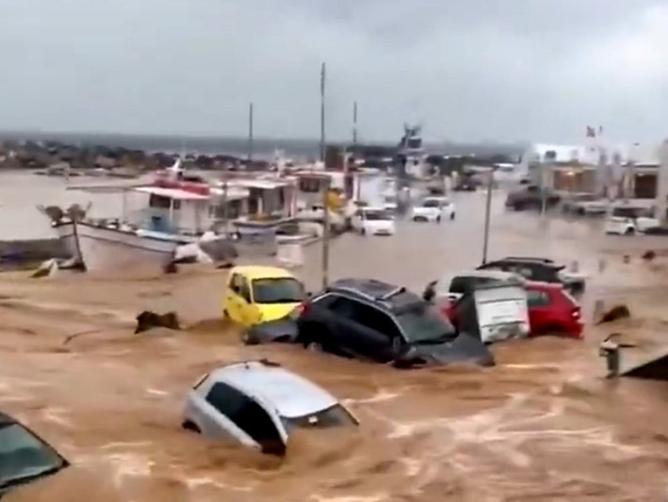 Sturzfluten setzen griechische Inseln unter Wasser
