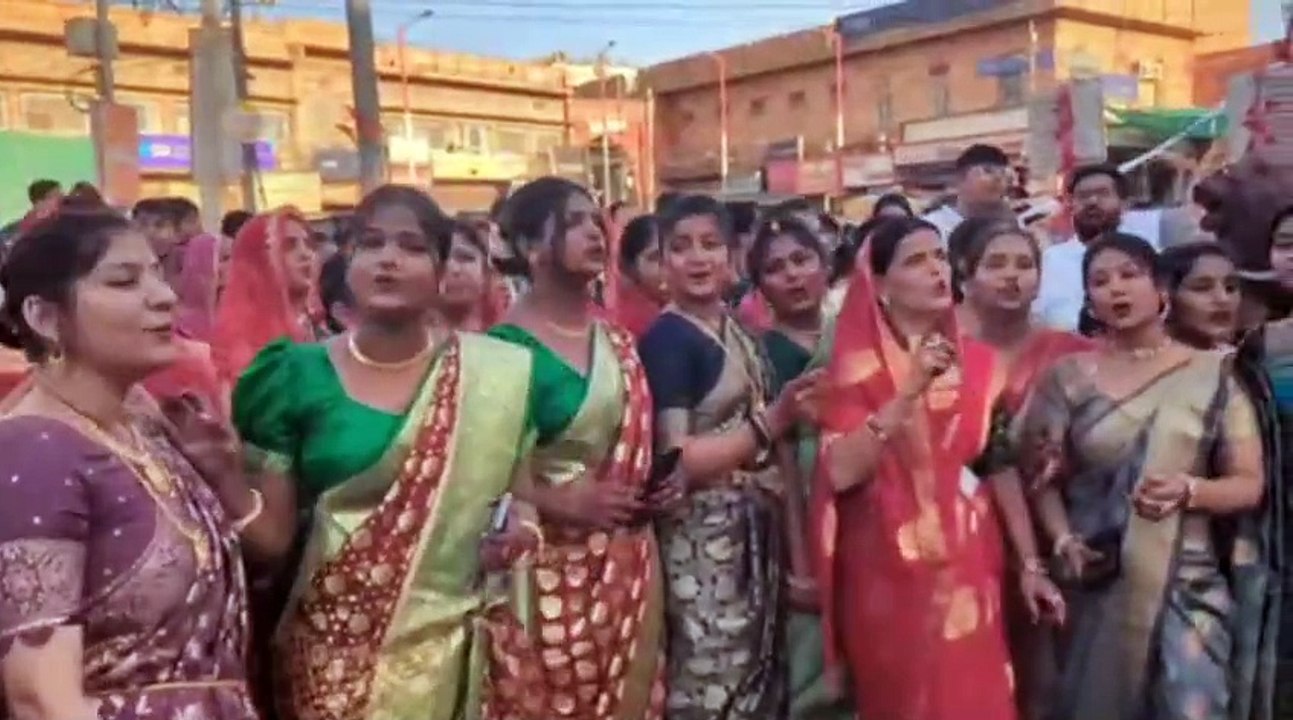 किले से गणगौर की सवारियां एक साथ निकली तो सडक़ों पर उमड़ा श्रद्धा सैलाब