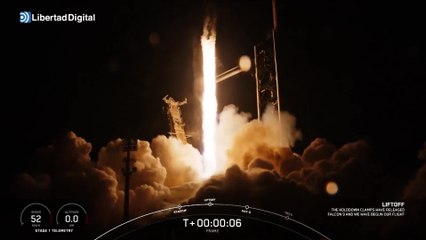 Space X lanza con éxito el primer vuelo espacial humano que sobrevolará los polos de la Tierra