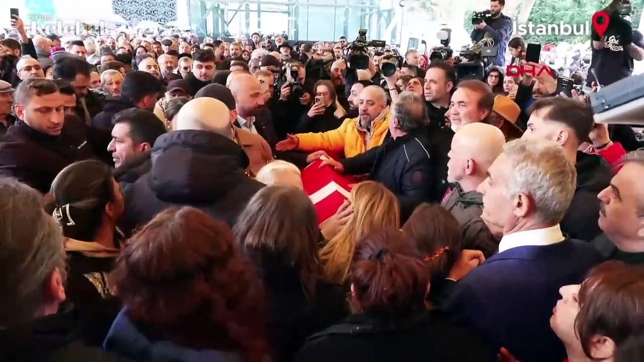 Volkan Konak'a veda... Kızı Şimal Konak cenaze töreninde fenalaştı