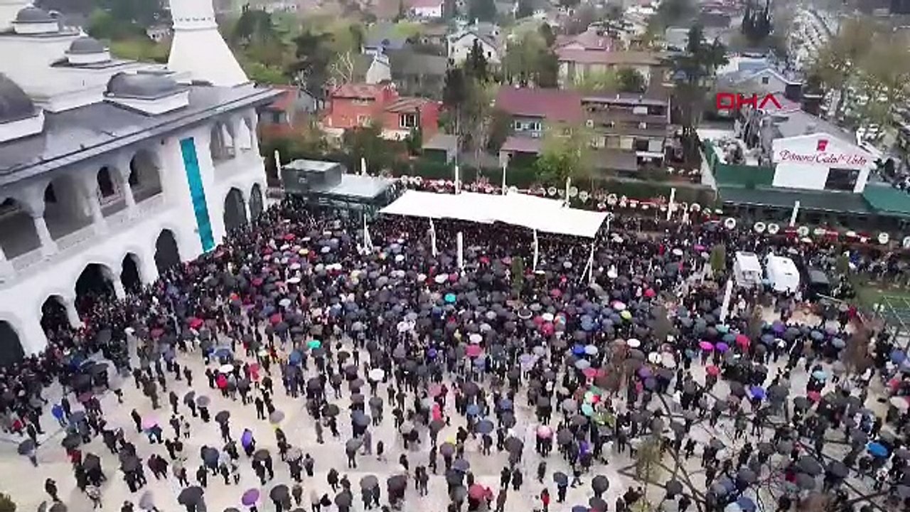 Kuzeyin Oğlu Volkan Konak'a veda... Kızı Şimal cenazede fenalaştı