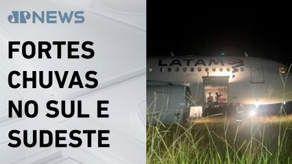 Avião da Latam ultrapassa pista de aeroporto em Chapecó
