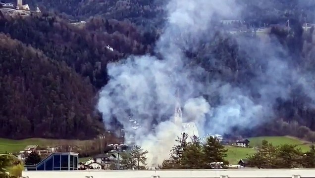 Incendio in una casa a Millan, la nuvola di fumo su Bressanone