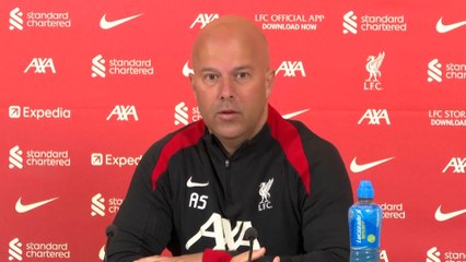 Arne Slot sobre el futuro de Alexander-Arnold: "No me afecta en absoluto"