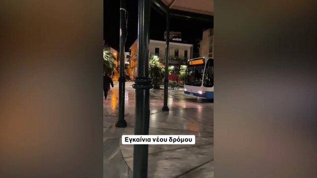 Λαμία: Νταλίκα προκάλεσε κυκλοφοριακό κομφούζιο- Η κίνηση των οχημάτων γινόταν μέσα από την Πλατεία Ελευθερίας