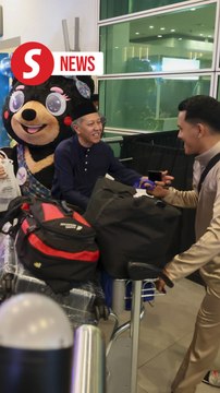Tourists arriving at KLIA get memorable festive surprise