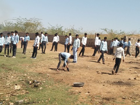 श्रम की बूंदें बहाई तो चमक उठा मानसरोवर तालाब