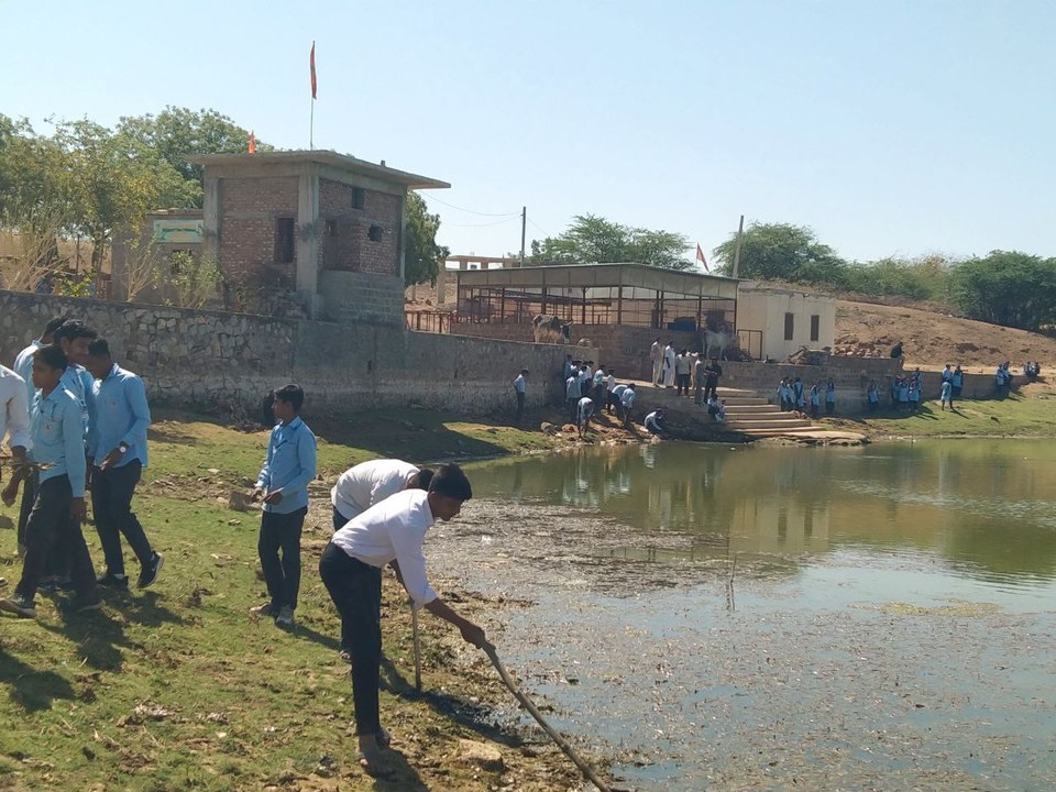 मानसरोवर तालाब पर बही श्रम की बूंदें, संरक्षण का लिया संकल्प