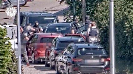 The moment police arrested two wanted men in Austria