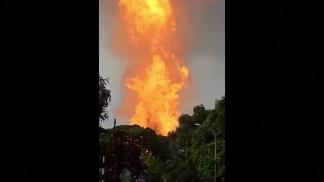 말레이 쿠알라룸푸르 외곽에서 가스관 폭발 대형 화재...110여 명 부상 / YTN