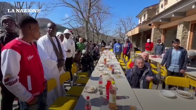 Al Cas per la fine del Ramadan, immigrati e residenti a tavola per un grande pranzo in famiglia