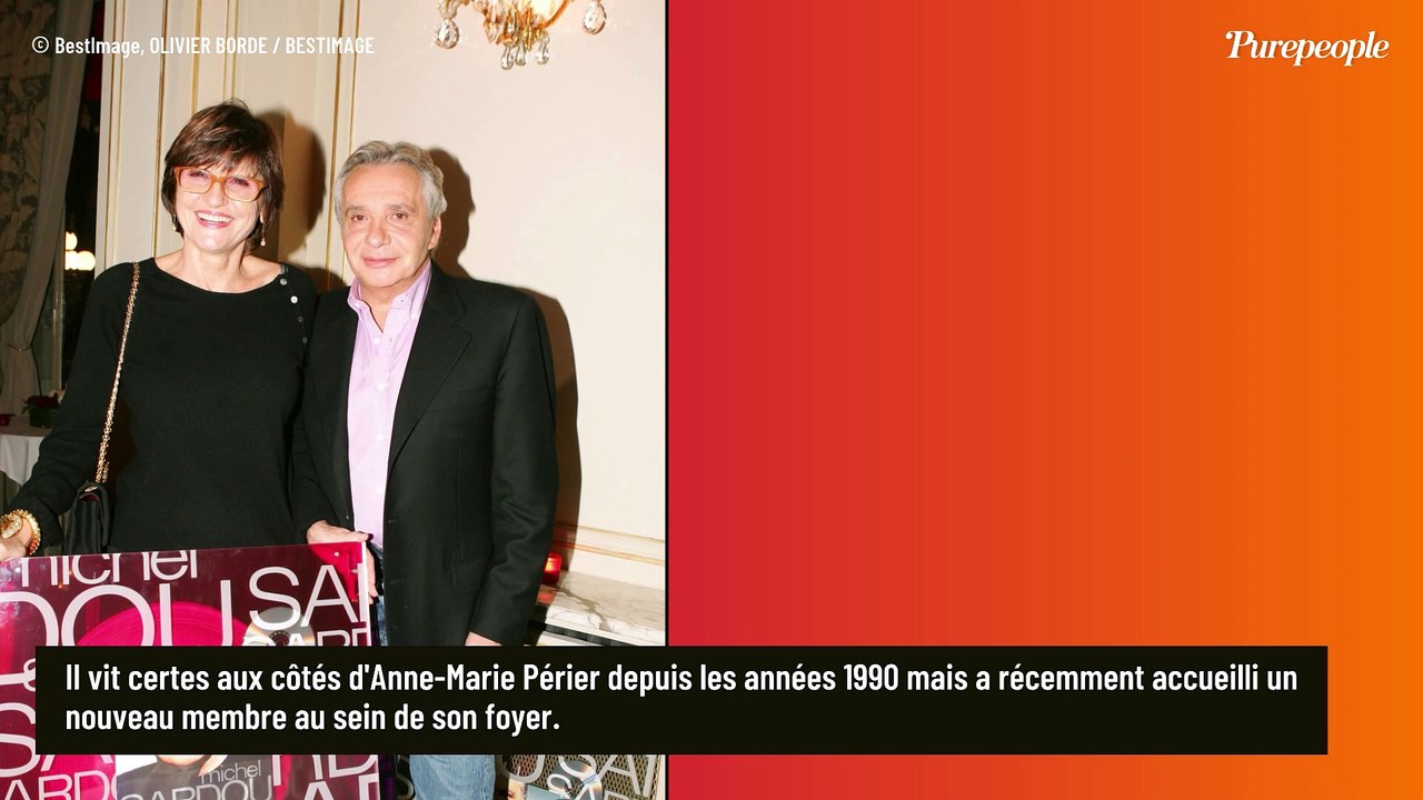 La nouvelle vie de Michel Sardou loin du tumulte avec sa femme et le chien qu'il a sauvé à Bormes-les-Mimosas