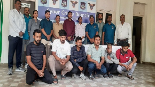 Ahmedabad: साइबर क्राइम ब्रांच ने 6 आरोपियों को पकड़ा, 500 लोगों को लगाई चपत