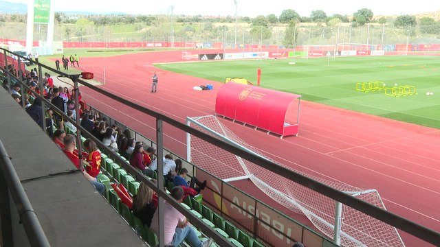 La Selección española Femenina se ejercita en Las Rozas en un entrenamiento abierto al público