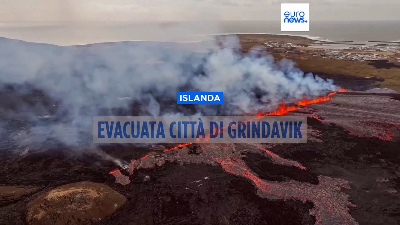 Islanda: la lava minaccia Grindavik dopo eruzione vulcano, evacuate anche le terme Blue Lagoon
