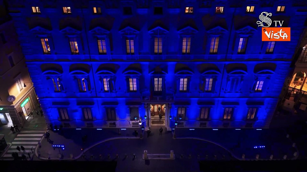 La facciata di Palazzo Madama illuminata di blu per la giornata della consapevolezza sull'autismo