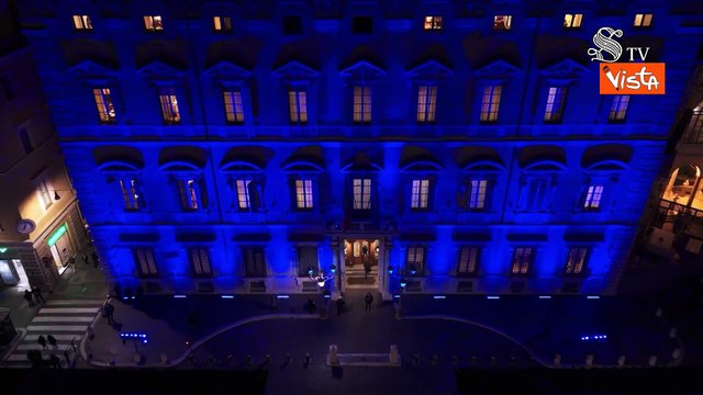 La facciata di Palazzo Madama illuminata di blu per la giornata della consapevolezza sull'autismo