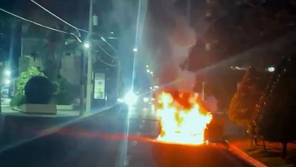 Vehículo se incendia en la calle México casi Esquina Máximo Gómez