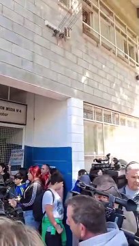 Incidentes en la puerta del colegio donde los alumnos amenazaron con matar a quién toque