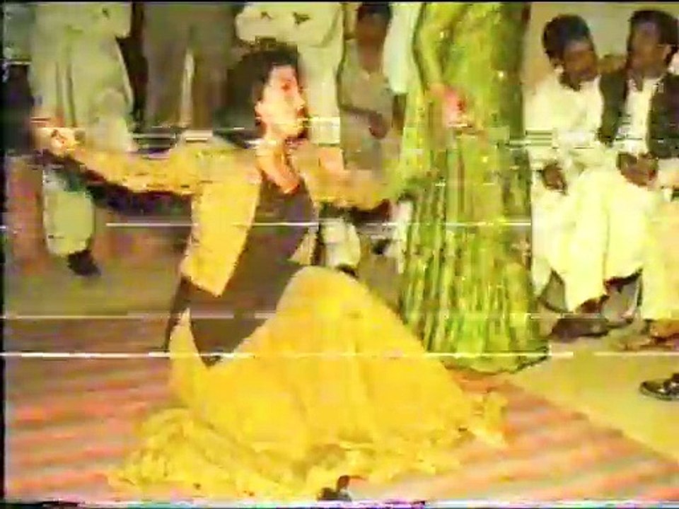 ghar aaya mera pardesi/my wedding day /mujra song/dance program /shadi /pakistani mujra /live music/Ishtiaq Awan mehndi program 1996