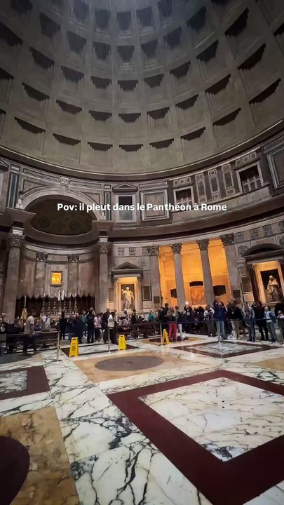 Il pleut dans le Panthéon à Rome 🇮🇹
