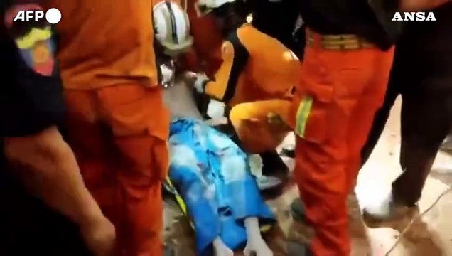 Sisma in Myanmar, 26enne estratto vivo dopo 5 giorni