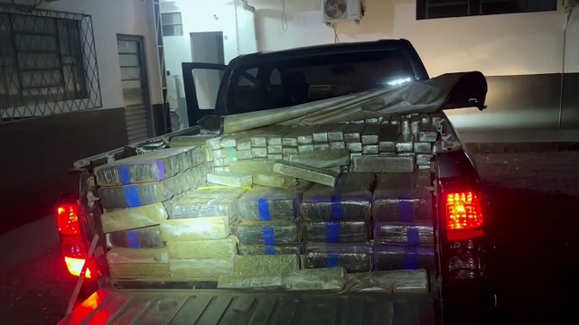 PRF intercepta camionete e apreende 1,4 tonelada de maconha em Lindoeste