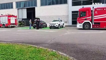 Incendio in azienda, operaio muore incastrato sotto un macchinario