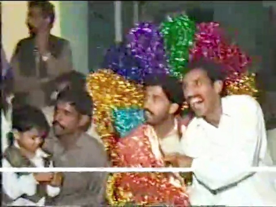 aaja aaja in bahoon mien / my wedding day /mujra song/dance program /shadi /pakistani mujra /live music/Ishtiaq Awan mehndi program 1996