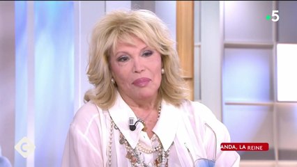 "Là, j’ai eu tort" : Amanda Lear revient sur sa collaboration ratée avec le groupe Maneskin (VIDÉO)