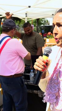 Huguette Bello prépare le plat de résistance