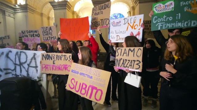 No alla violenza di genere: “Per Sara e per tutte”. La manifestazione degli studenti messinesi