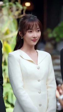 At her engagement party, Li Zhi was abandoned by her fiancé—only to be gently pulled into the arms of the reserved and powerful heir, Lou Yanjing. That night, the obsessive hunter claimed his prey, and one night of passion awakened a decade-long secret lo