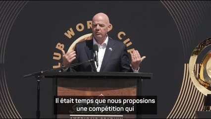 Coupe du monde des clubs - Infantino présente le nouveau trophée