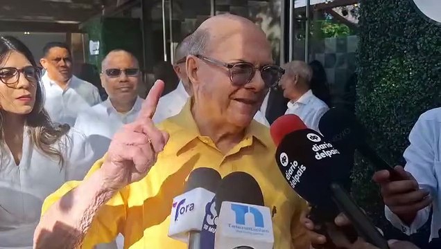 Hipólito Mejía aborda la problemática de la fiebre porcina en el país