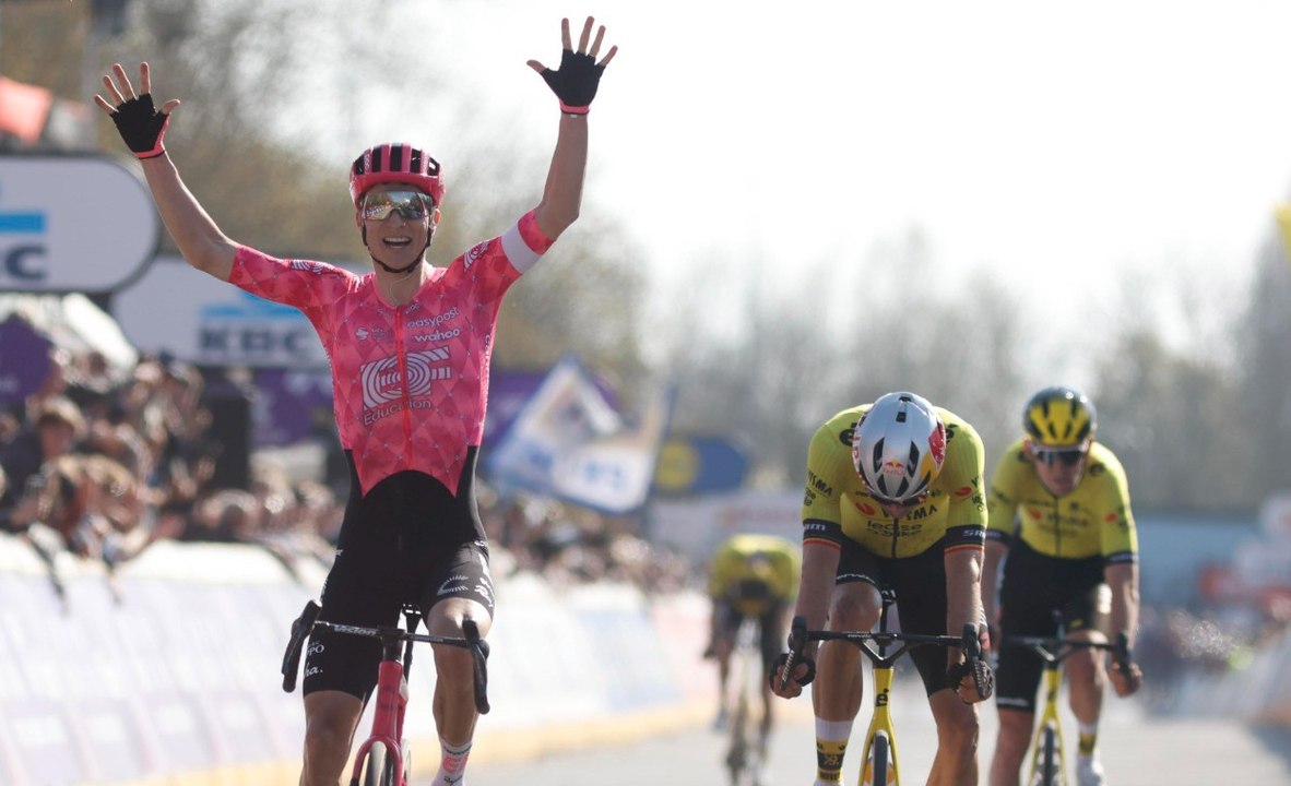 Cyclisme - À Travers la Flandre 2025 - Neilson Powless crucifie Wout Van Aert au sprint... l'incroyable raté de la Visma sur ce Dwars door Vlaanderen !