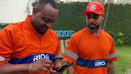 Un recolector rescata a una bebé entre la basura de Rio de Janeiro