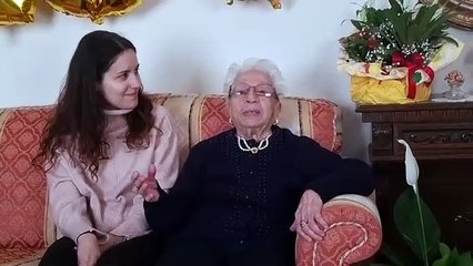 Compie 103 anni e incanta tutti recitando "A mia madre" di De Amicis