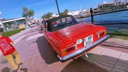 Autos antiguos legendarios en Santa Eulalia, Ibiza | Exposición única 🚗✨"