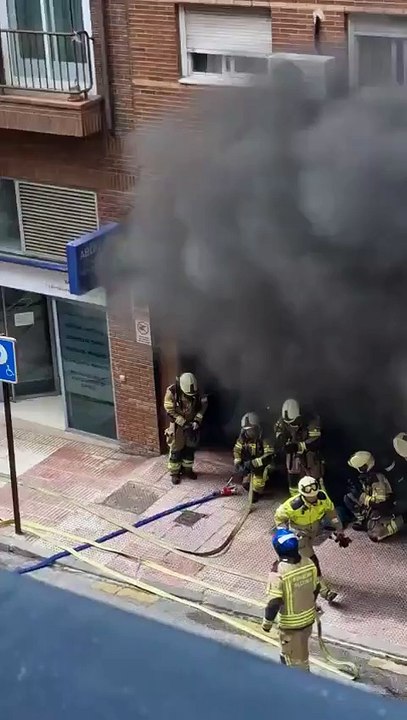 Dois bombeiros mortos e um em estado grave após incêndio em Madrid