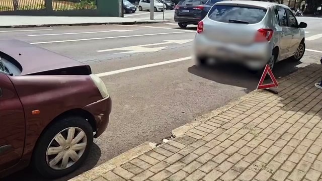 Clio e Sandero se envolvem em acidente no Centro de Cascavel