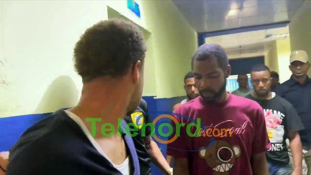 Apresan varios hombres acusados de perpetrar robo en una plaza en Villa Riva