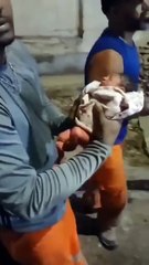 Gari encontra bebê recém-nascida no lixo enquanto trabalhava