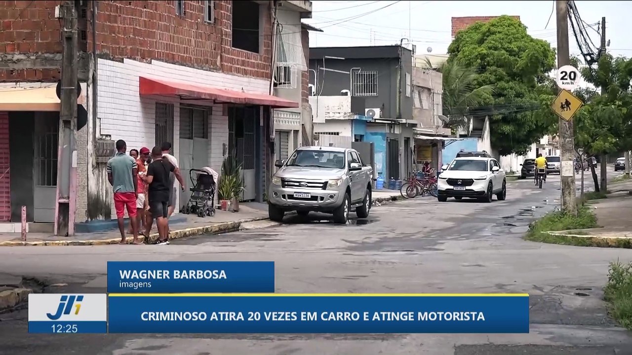 Criminoso atira 20 vezes em carro e atinge motorista