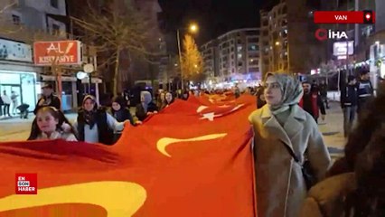 Van'ın kurtuluş yıl dönümünde fener alayı düzenlendi