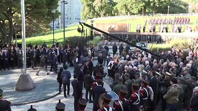 Milei quer Argentina forte para habitantes das Malvinas ‘preferirem ser argentinos’