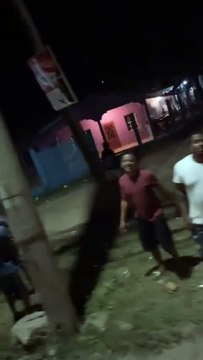 Hondureños atrapan a presuntos asaltantes en Puerto Cortés